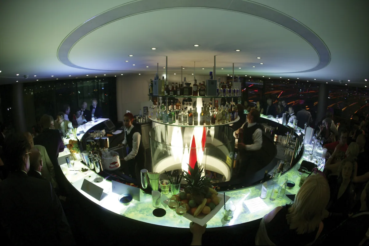 „Mayday Bar“ im Hangar-7