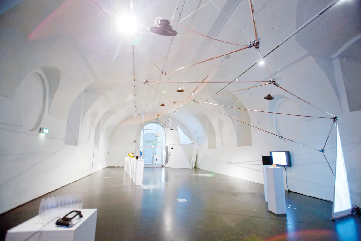 Ausstellung „Alias in Wonderland“, Arbeiten von Studierenden der Abteilung „Digitale Kunst“, Foto: Sue Sellinger, www.suesellinger.com