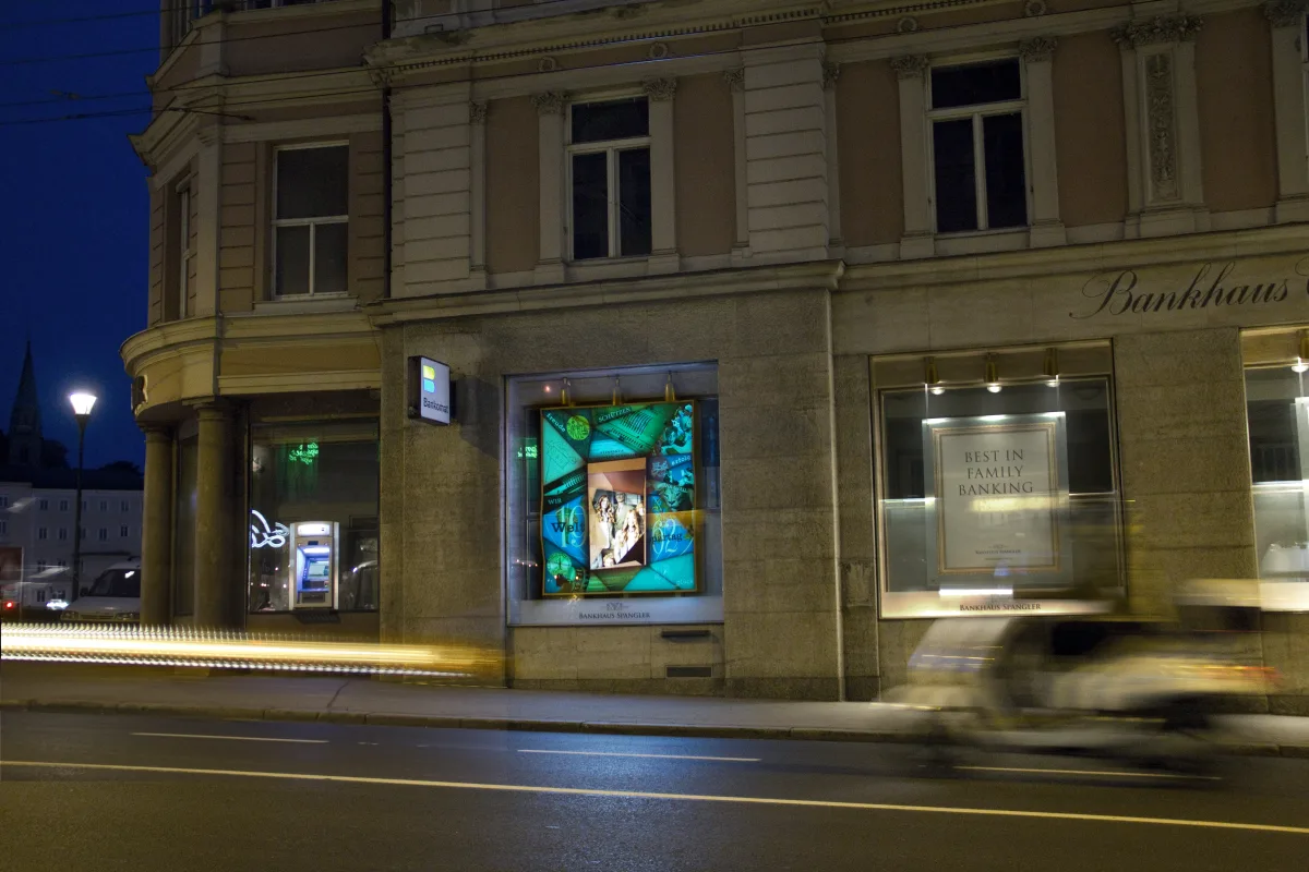 Bankhaus Spängler Schaufenstercollage, Foto: Virgil Widrich