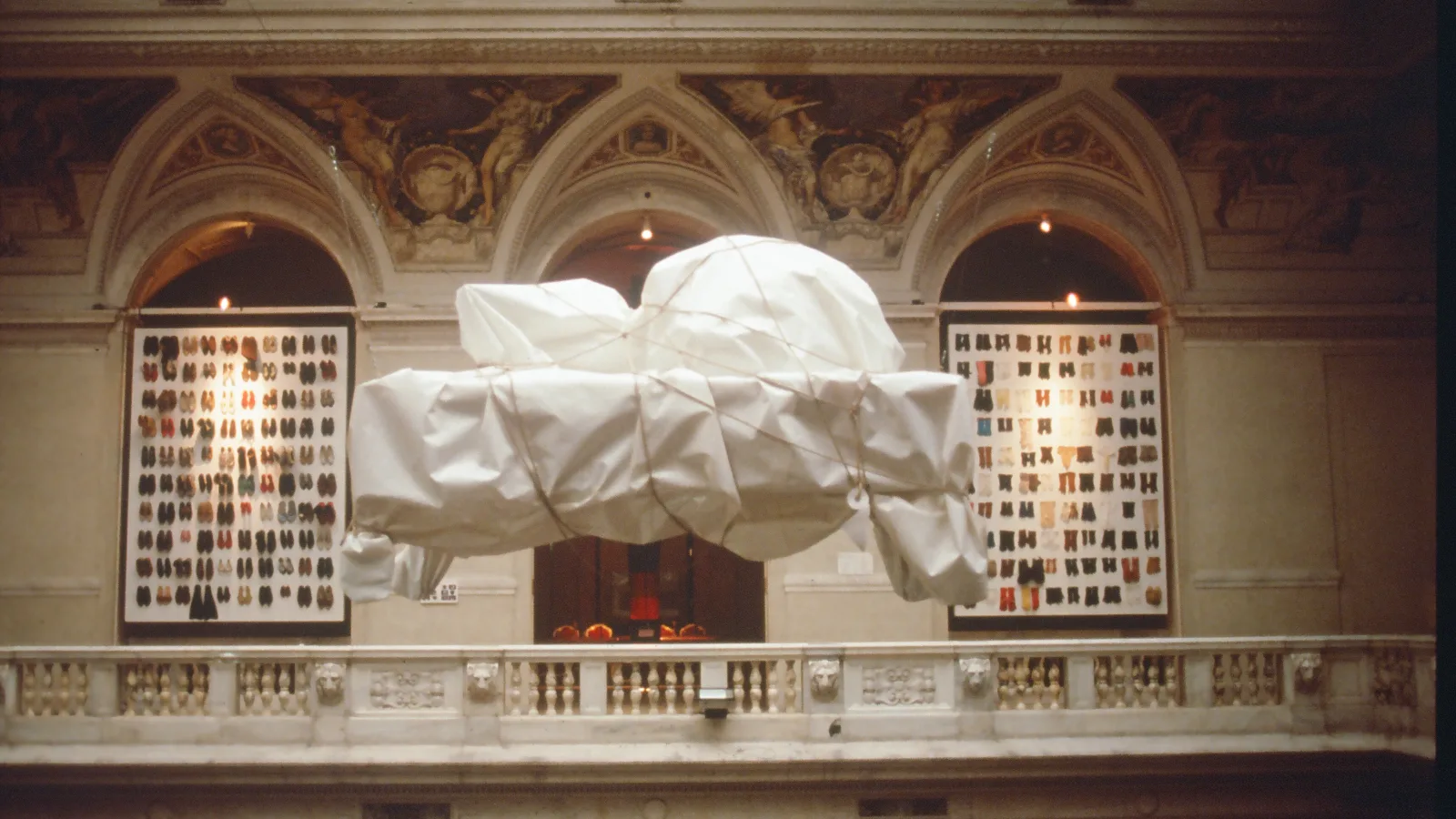 Peter Greenaway: “100 Objects to represent the World”, 1992. Photo: Manu Luksch