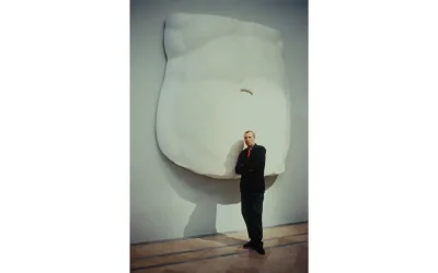 100 Objects to represent the world