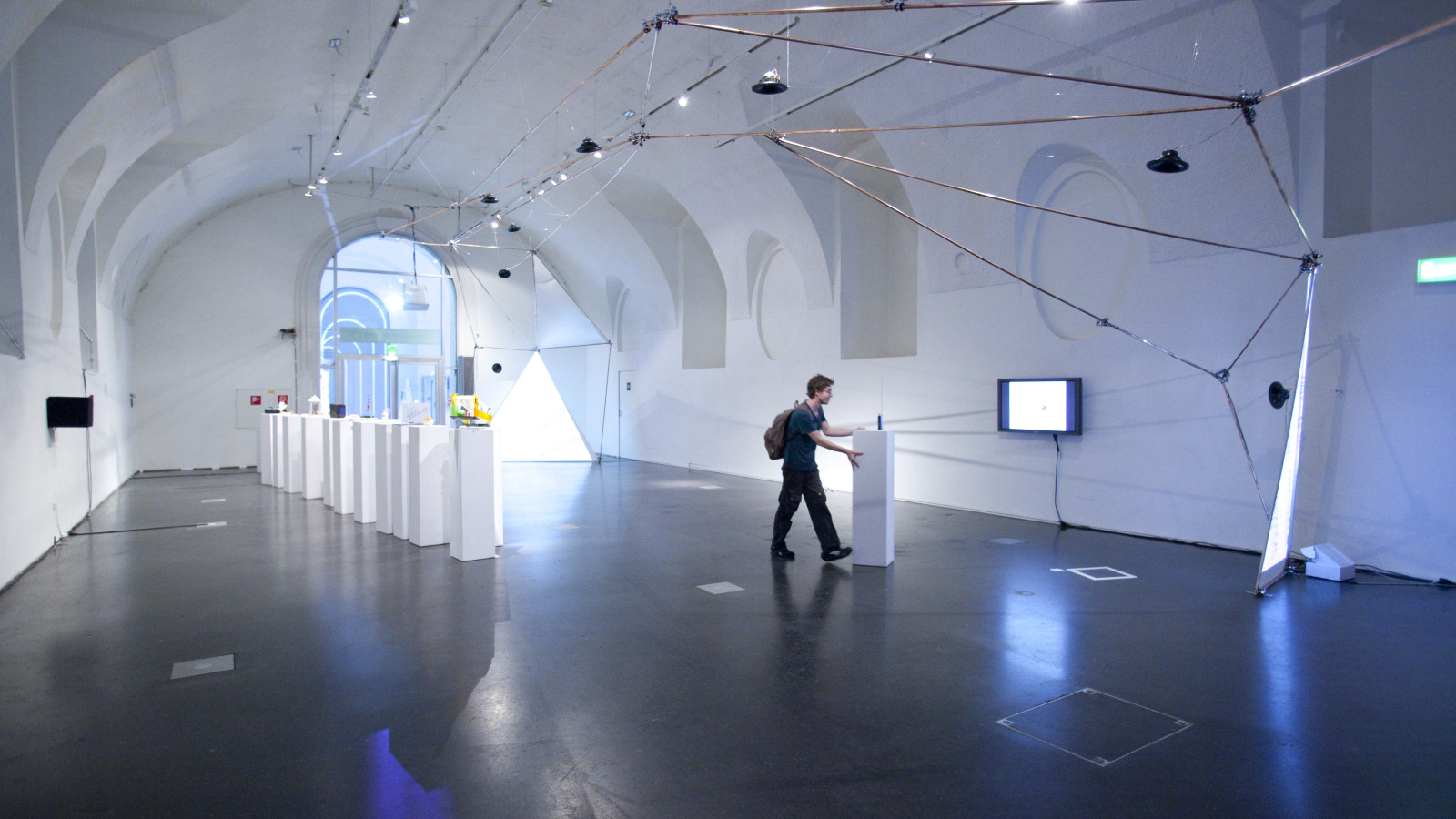 Ausstellung „Alias in Wonderland“, Arbeiten von Studierenden der Abteilung „Digitale Kunst“, Foto: Sue Sellinger, www.suesellinger.com