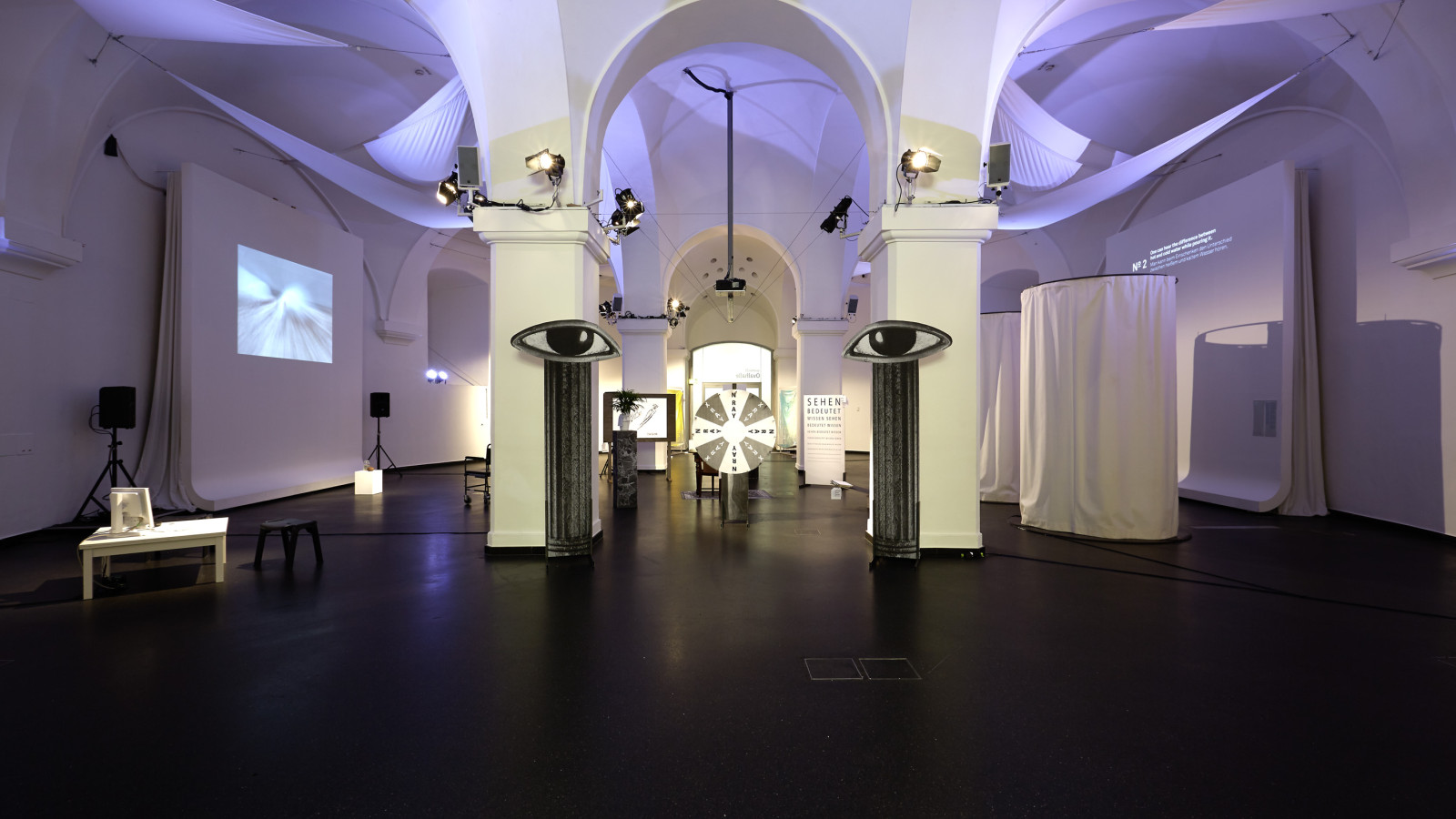 “Experimentator – Blondlots Nightmare” von Anita Peretti, “Crucial Experiments”, Vienna Art Week 2013, photo: Peter Kainz