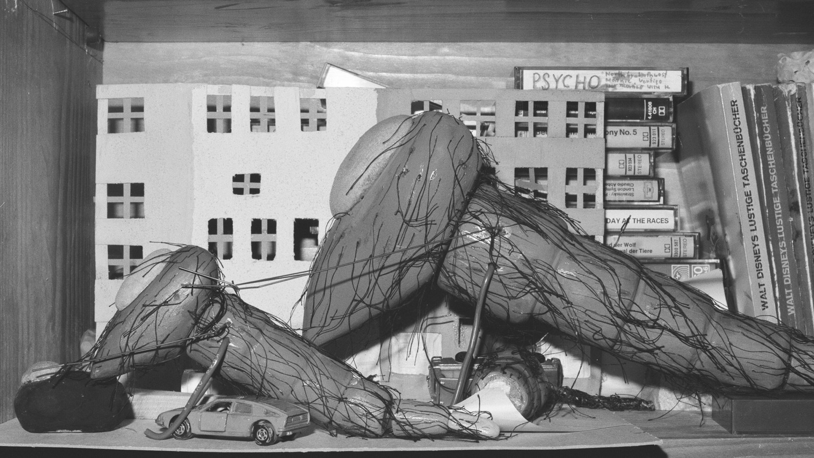 „Monster in Salzburg“, Modelle des Monsters in zwei Maßstäben, 1982