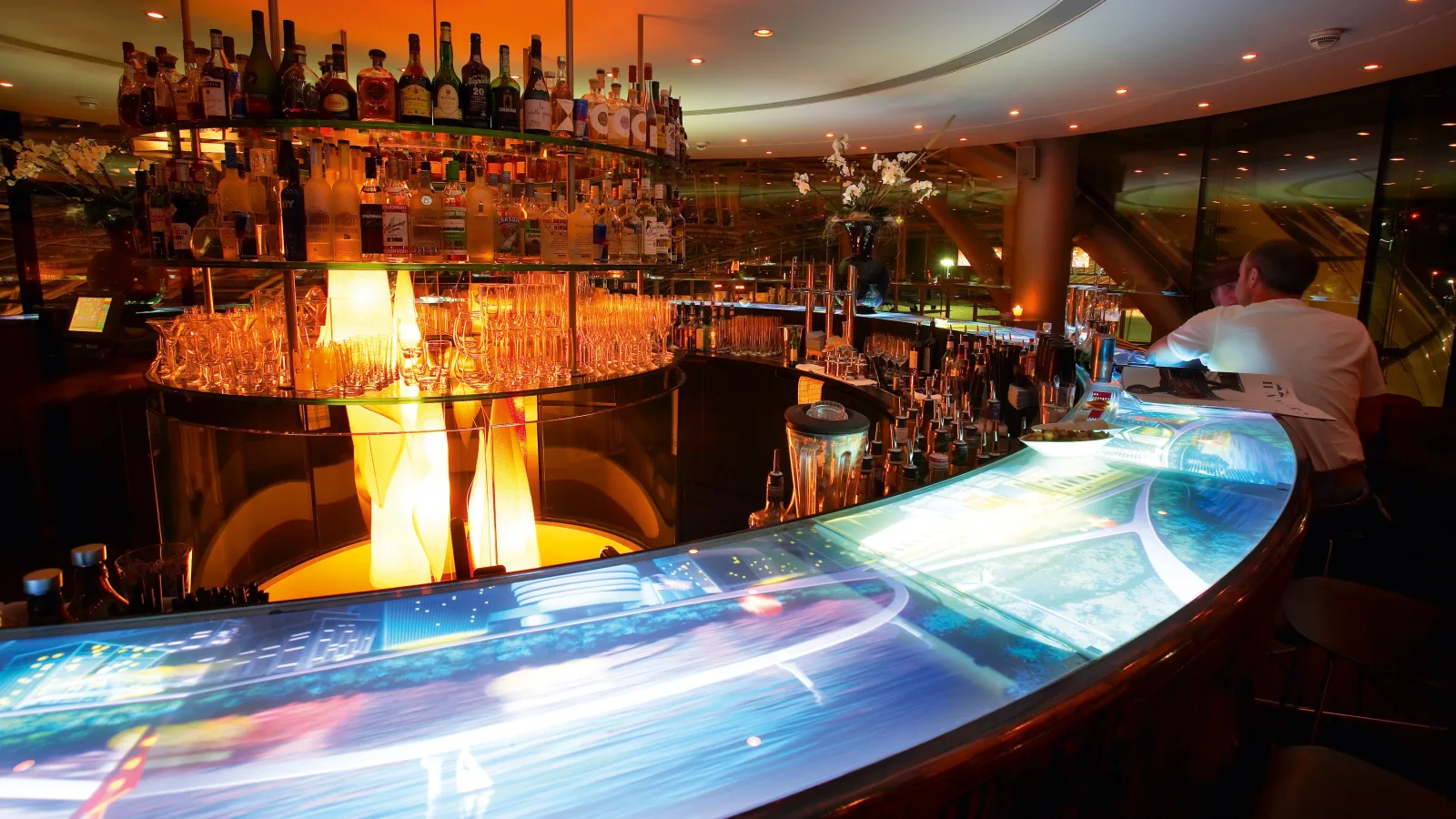 „Mayday Bar“ im Hangar-7, Foto: Helge Kirchberger/Red Bull Hangar-7
