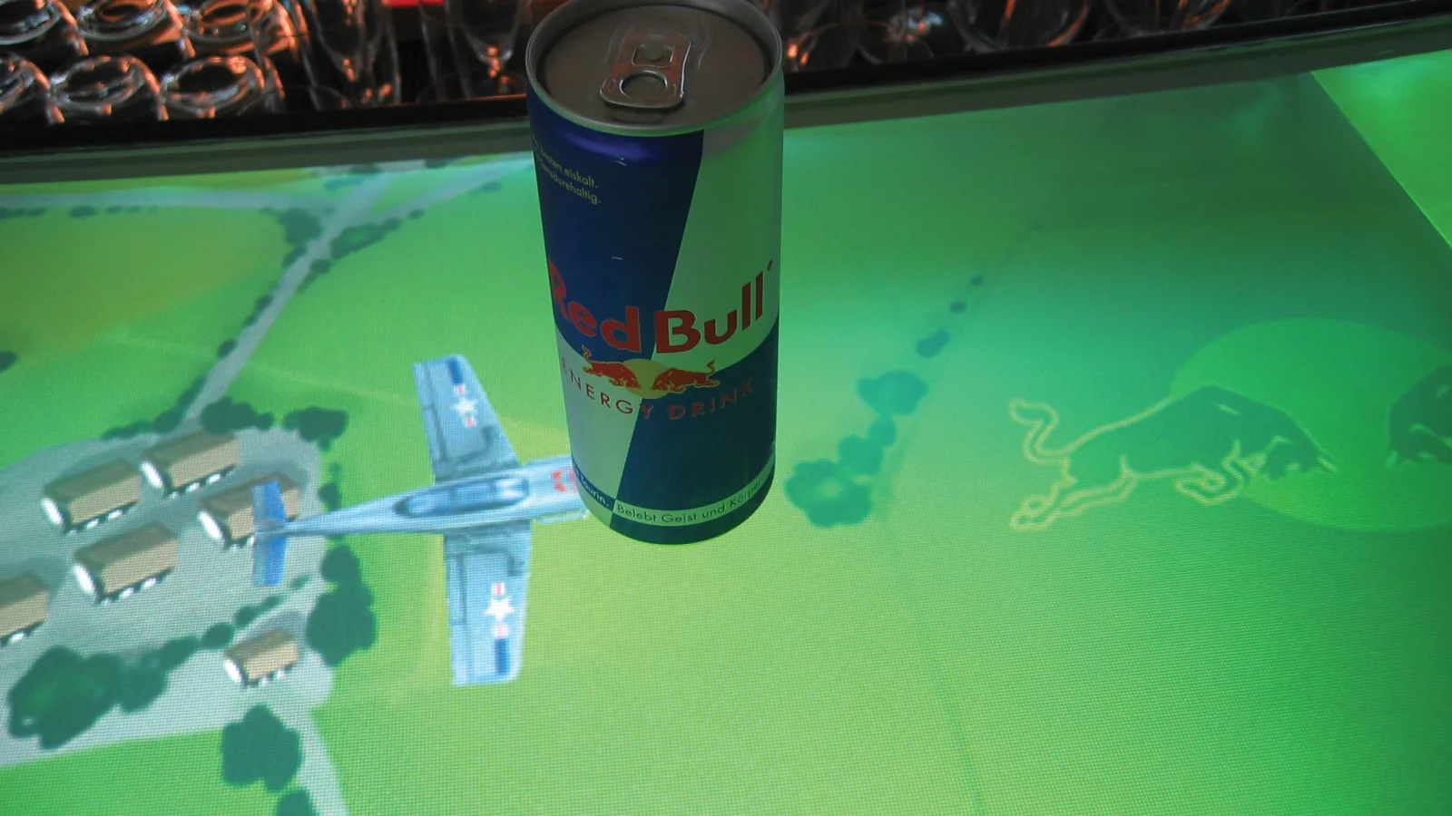„Mayday Bar“ im Hangar-7, Detail