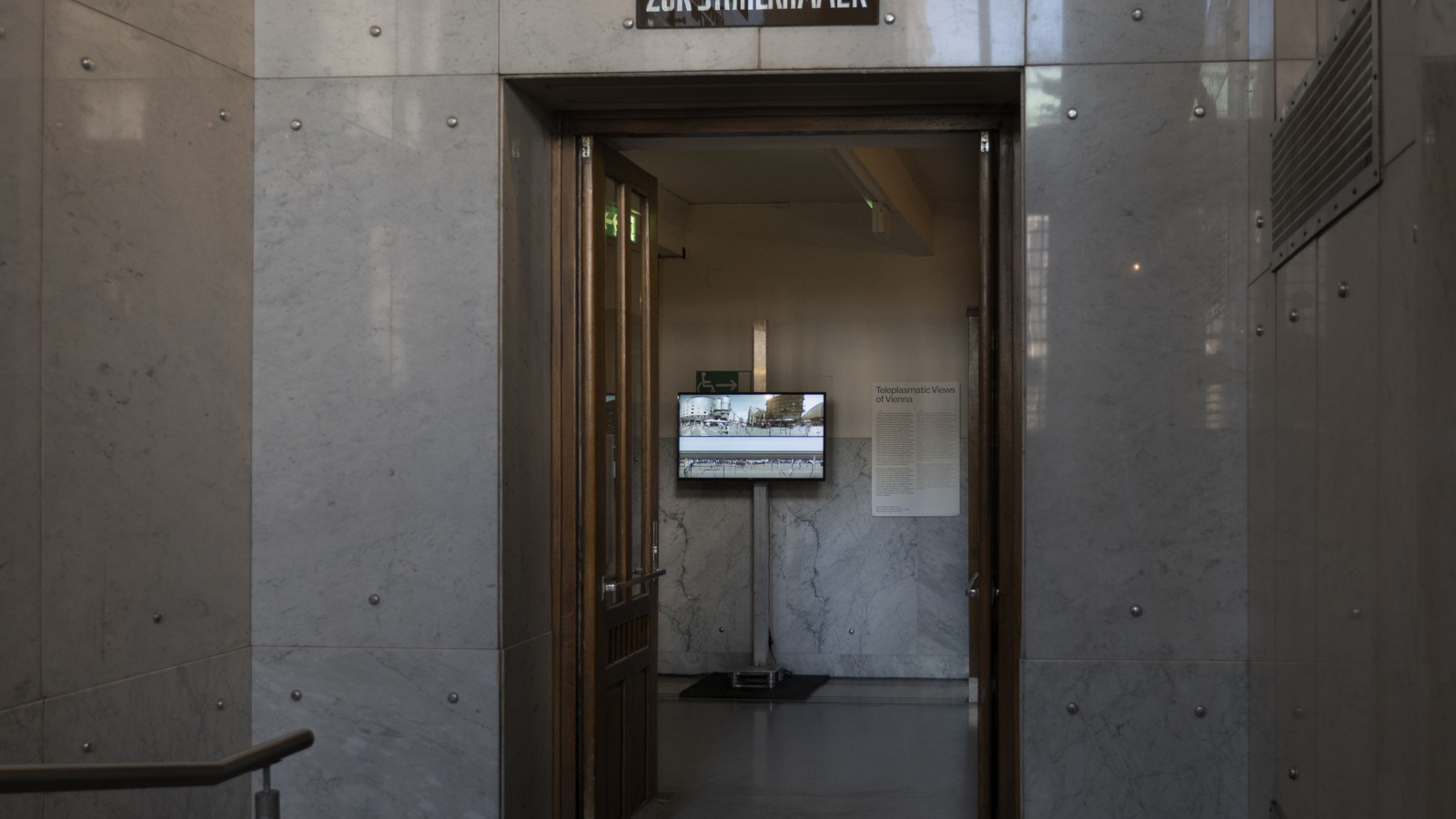 Videoinstallation „Teleplasmatic Views of Vienna“ von Martin Reinhart und Virgil Widrich bei der Foto Wien, Postsparkasse, 2019