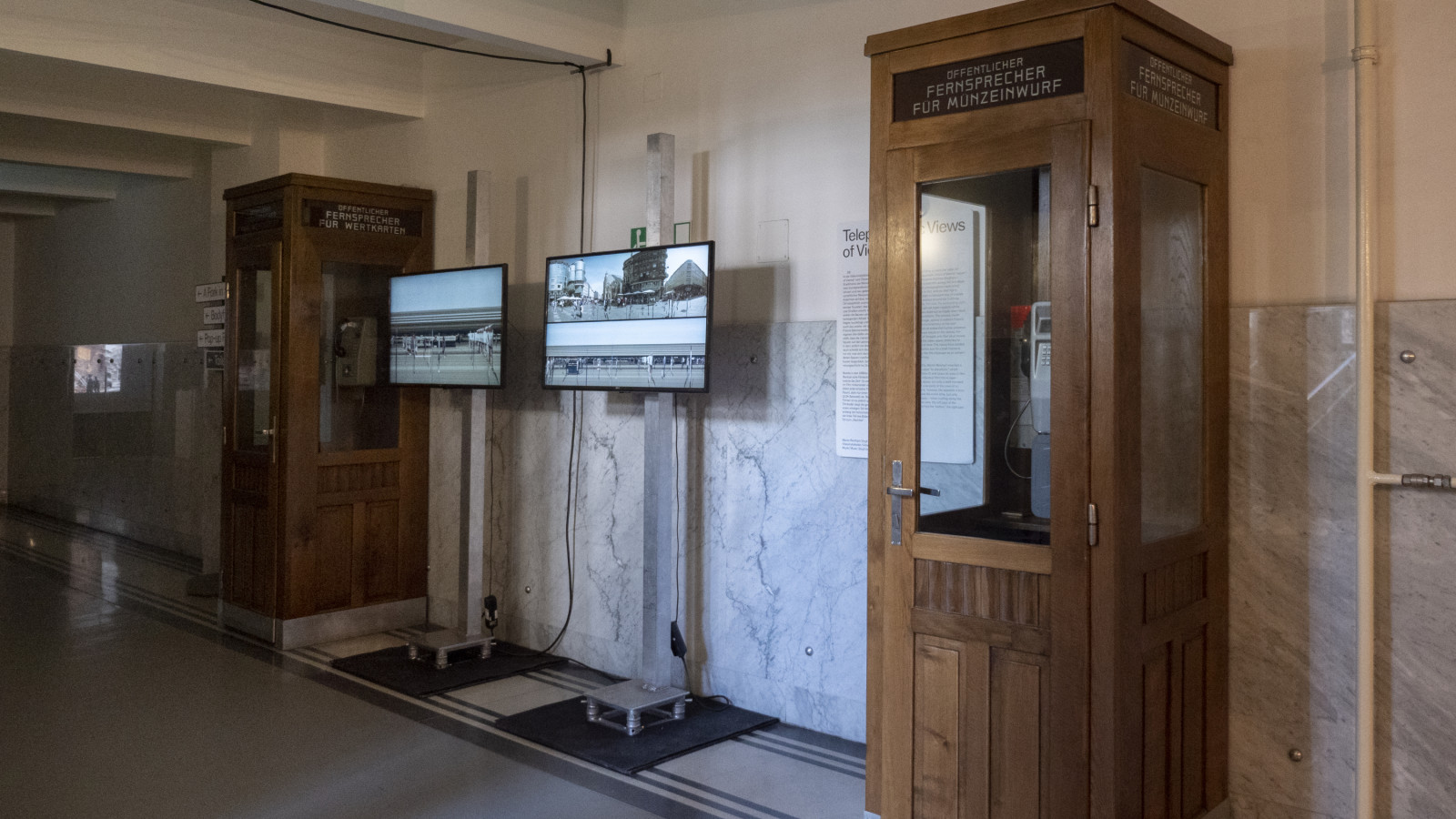 Videoinstallation „Teleplasmatic Views of Vienna“ von Martin Reinhart und Virgil Widrich bei der Foto Wien, Postsparkasse, 2019