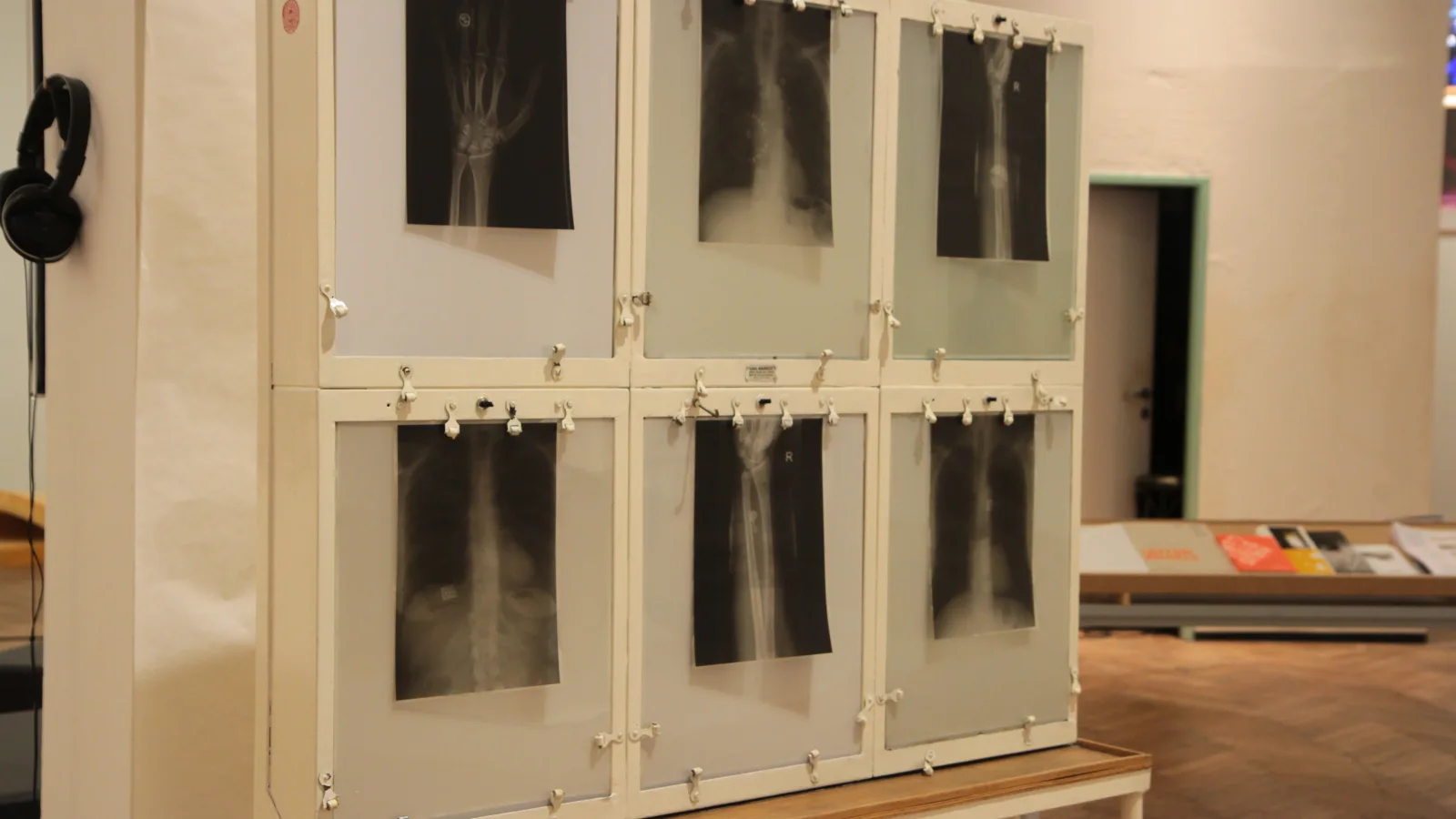 “Essence14”, Anita Peretti: “Artefakte”, 2014. Foto: Solmaz Farhang