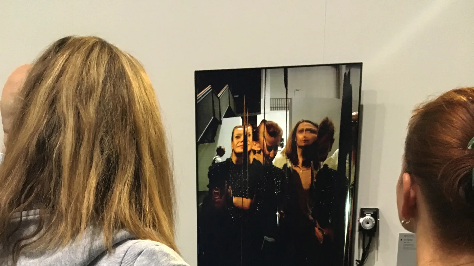 “tx-mirror”, real-time installation by Martin Reinhart and Virgil Widrich, ZKM-Karlsruhe, 2018. Photo: Martin Reinhart