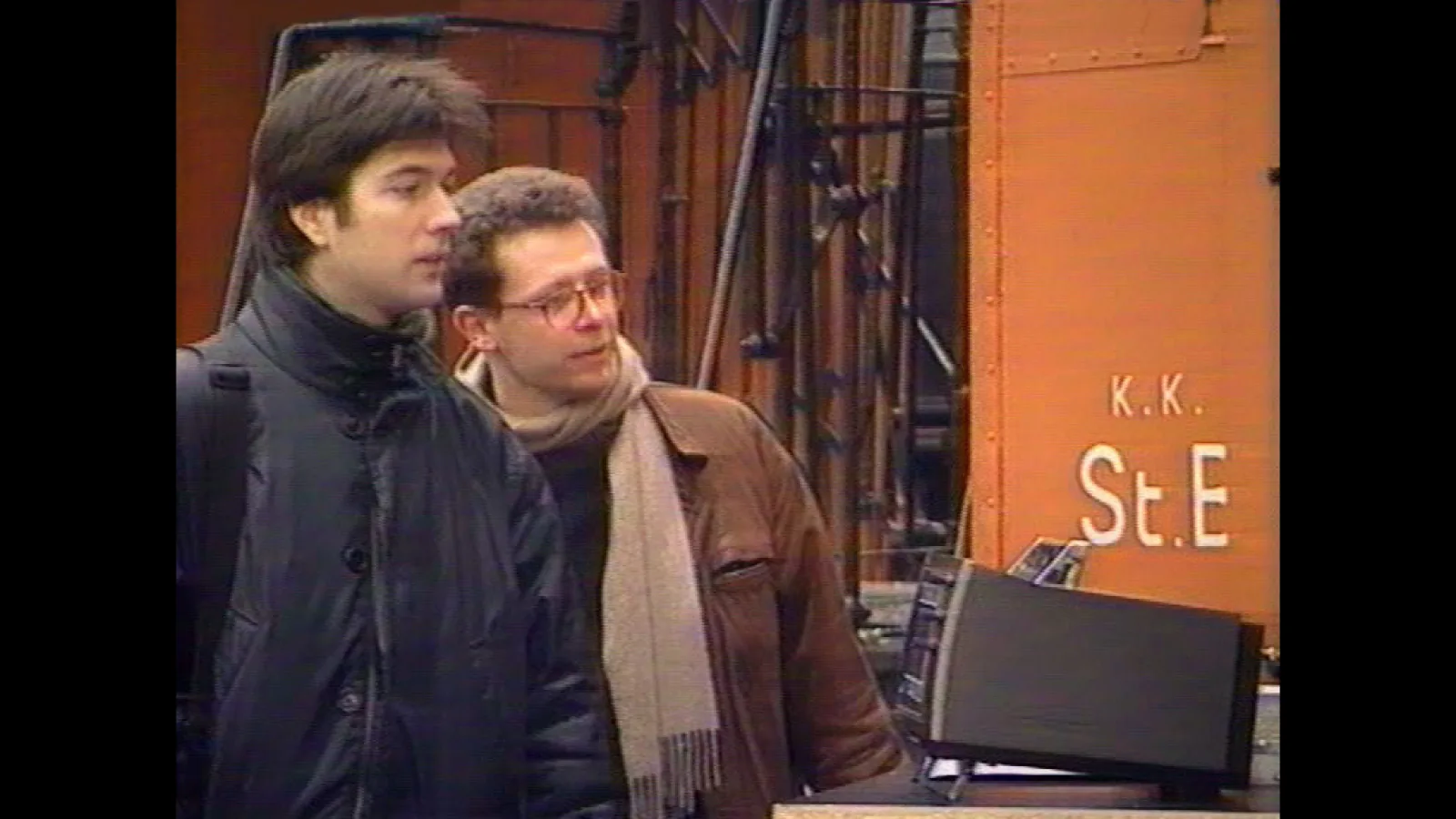 Martin Reinhart and Virgil Widrich at the shooting of “tx-transform” in Strasshof, 24.1.1998