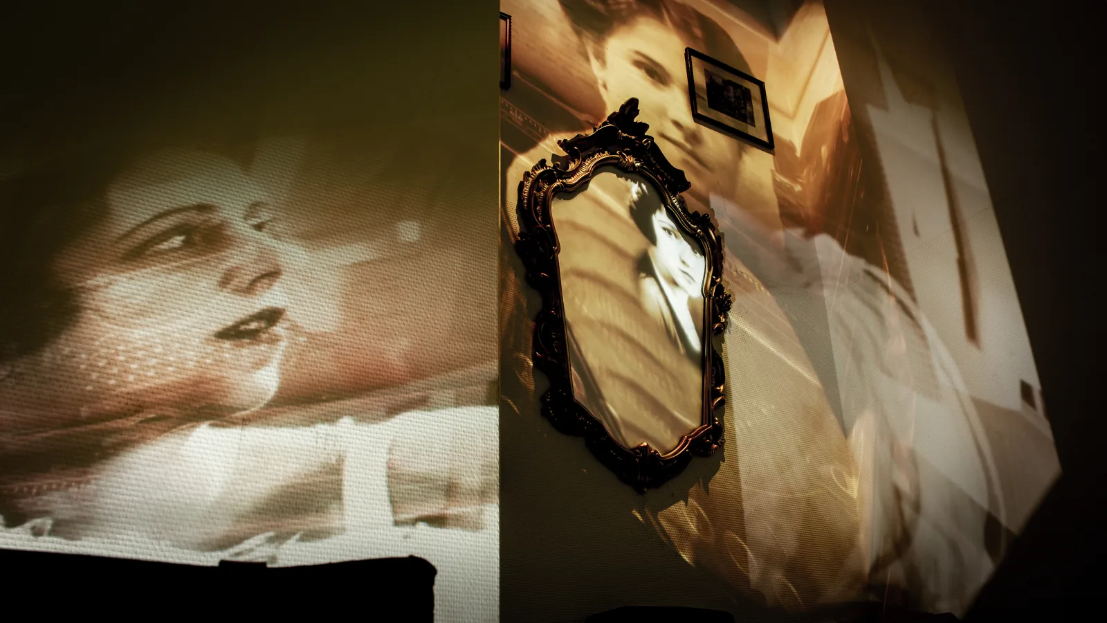 “Voyage Around My Room”, video installation, 2018, Virgil Widrich